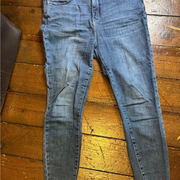 Judy Blue Jeans - Picture 6 of 6